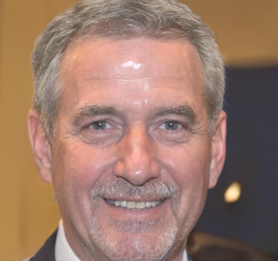 Roberto Mendoza, instructor de auditoría